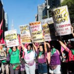 Manifestantes fazem protesto contra PL que equipara aborto a homicídio na Avenida Paulista