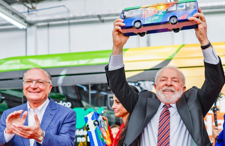 Motta cria grupo de trabalho para agilizar projeto de transporte público gratuito