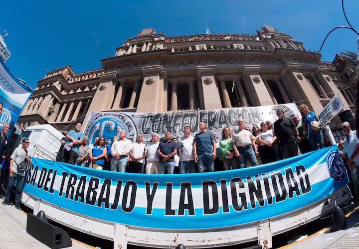 Tribunal argentino anula 82 pontos da nova lei trabalhista proposta por Milei