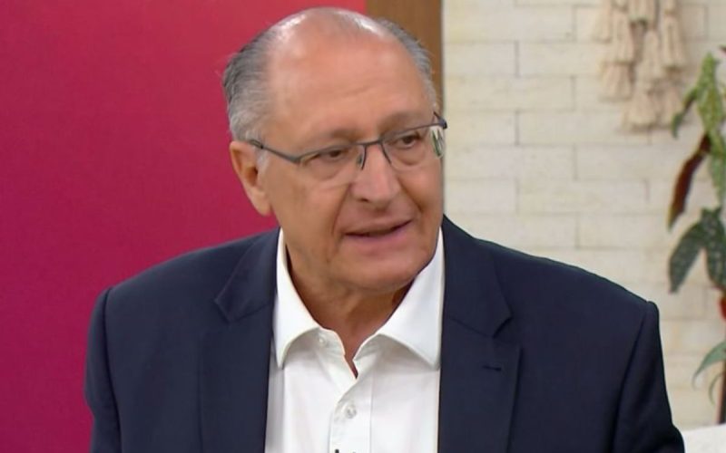Lula anuncia Geraldo Alckmin como seu vice para as eleições presidenciais