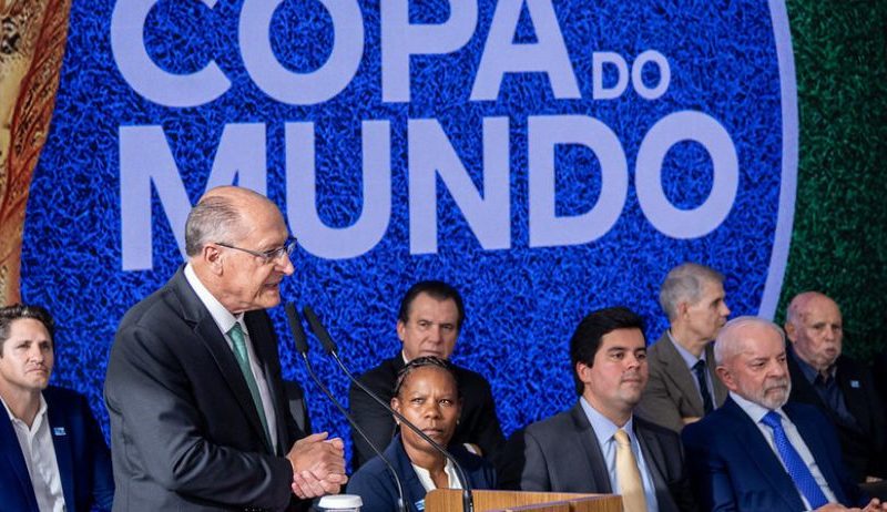 Alckmin celebra aporte de R$ 30 bilhões da Coca-Cola no país