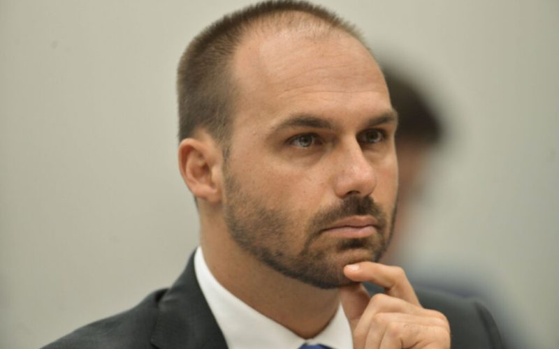 Policia Federal intensifica investigação e Eduardo Bolsonaro é afastado