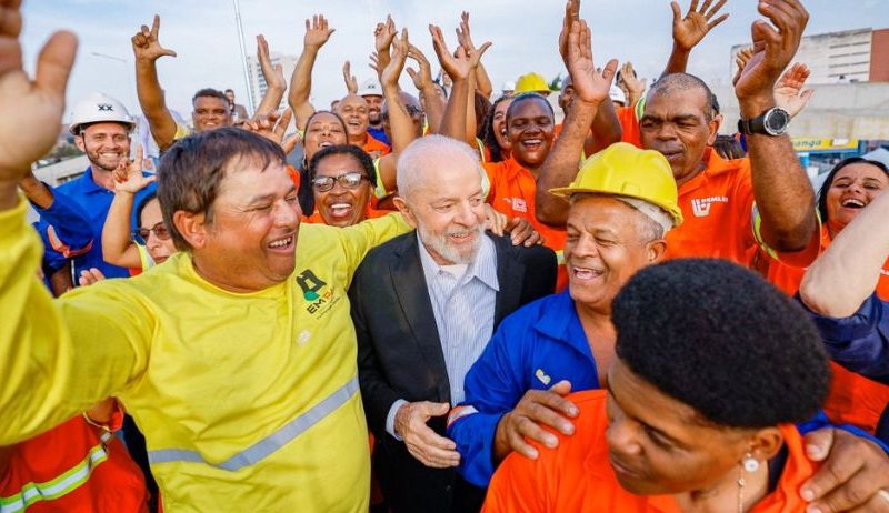 Brasil atinge recorde histórico com 103 milhões de trabalhadores ativos