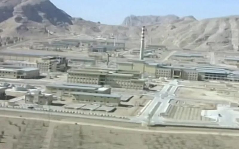 Relatório dos EUA aponta que conflito não interrompe avanço do programa nuclear iraniano