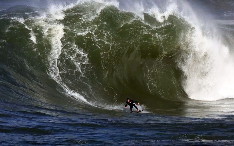 Campeões das Ondas Gigantes Convergem em Itacoatiara, Niterói