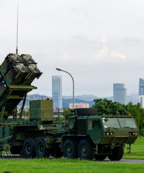 Estados Unidos interrompem fornecimento de armamentos a Taiwan após encontro entre Trump e Xi