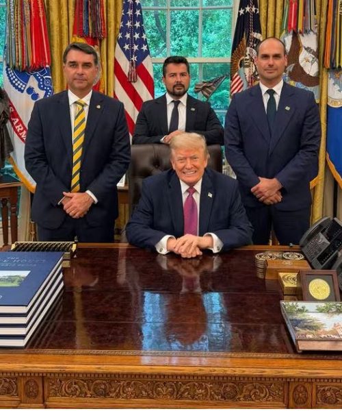 Brasil sob risco de tarifas de 25% após encontro de Flavio Bolsonaro com Trump