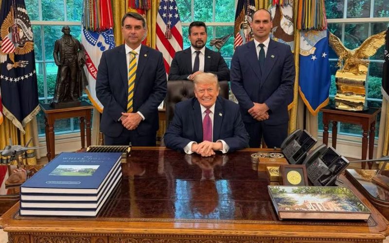 Brasil sob risco de tarifas de 25% após encontro de Flavio Bolsonaro com Trump