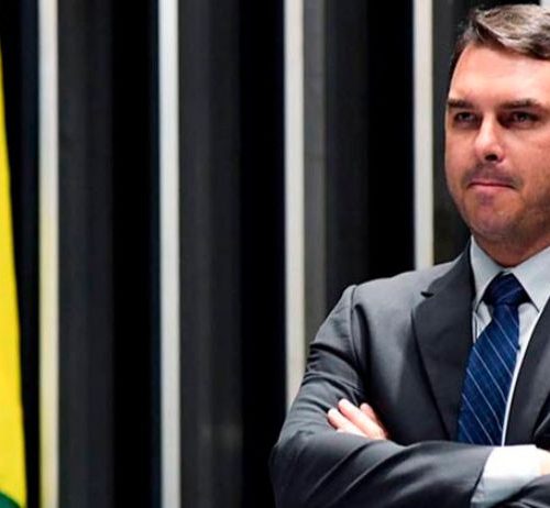 Relatório da PF aponta que Flávio Bolsonaro difamou o presidente Lula
