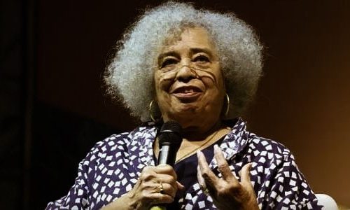 Angela Davis afirma: “O fascismo surge, mas não é uma voz popular
