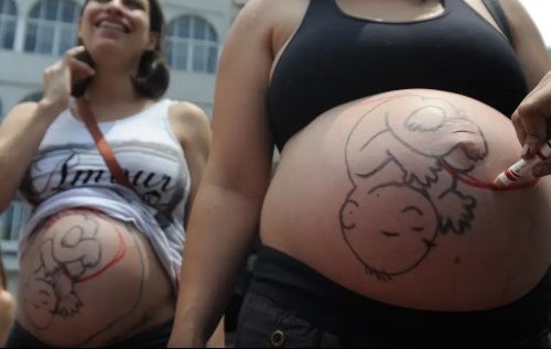 Projeto que expande direitos de gestantes e mães em amamentação é aprovado pela comissão