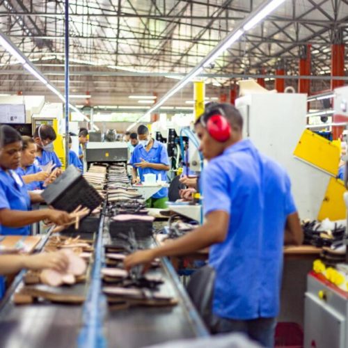 Brasil nega acusações de trabalho forçado relacionadas a tarifas de 12,5% impostas pelos EUA