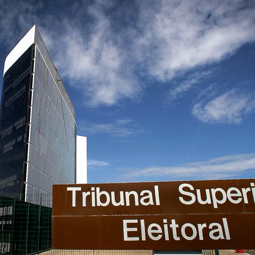 Justiça Eleitoral é acionada pela Federação Brasil da Esperança em resposta a interferência de Milei