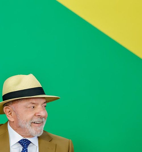 Lula assume a dianteira com 13 pontos de vantagem sobre Flávio Bolsonaro na corrida eleitoral do primeiro turno