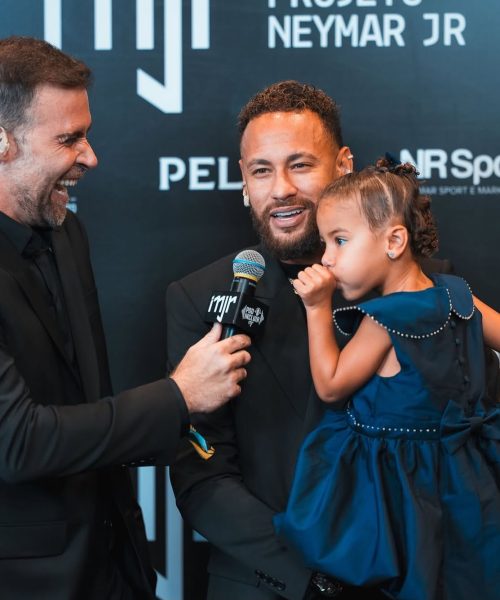 Mavie brilha em leilão de Neymar e exibe a mesma “ousadia e alegria” do pai