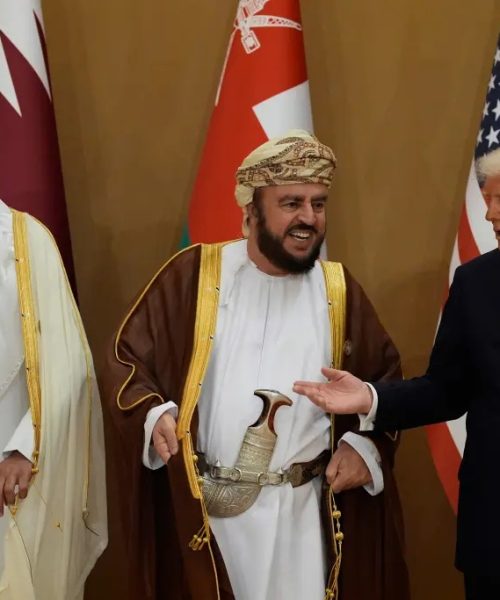 Trump cogita ataques a Omã em meio a tratativas com o Irã sobre o Estreito de Ormuz