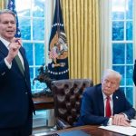 Trump ameaça o Irã com sanções sem precedentes, mas hesita em relação à China