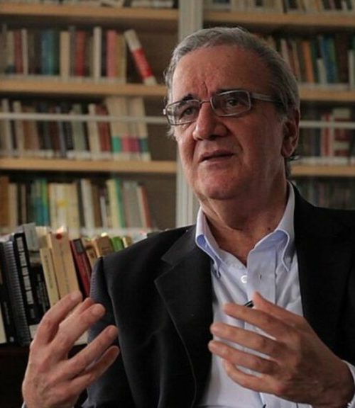 Belluzzo é homenageado com prêmio por sua contribuição ao pensamento crítico
