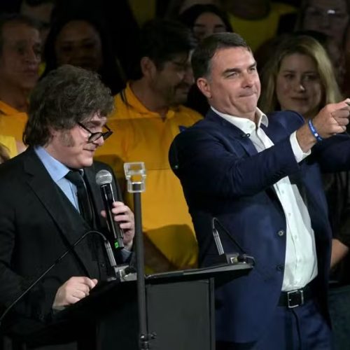 Cortes propostos por Flávio Bolsonaro focam em questões sociais, alerta o ministro