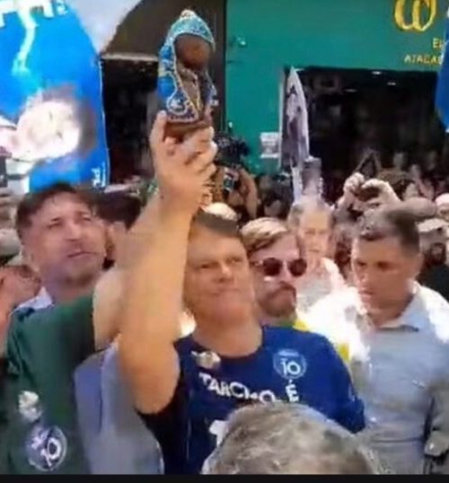 A exploração da religião como estratégia política revela o desespero de Flávio Bolsonaro