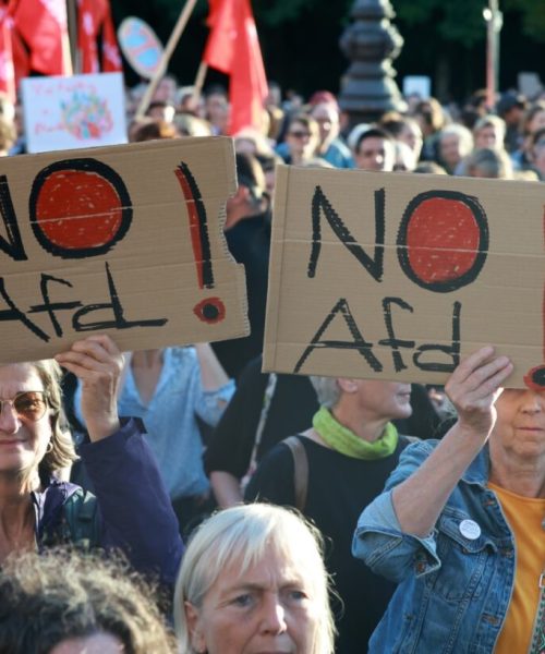 Alemães protestam nas ruas em resposta à ascensão da extrema direita após triunfo da AfD