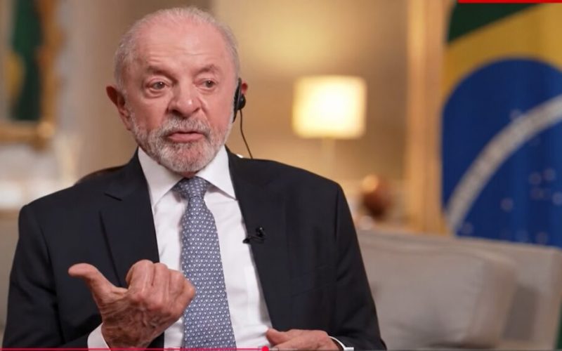 Lula critica intromissão americana e afirma que pleito representa a luta entre democracia e barbárie
