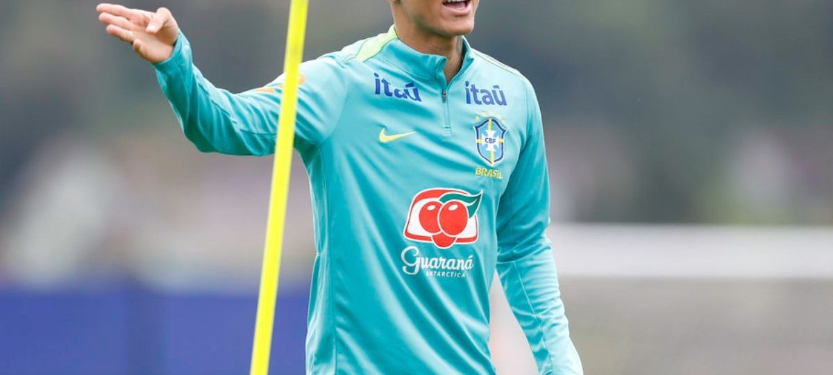 Richarlison pode retornar ao Vasco após negociação mal-sucedida na Inglaterra. Confira os detalhes!