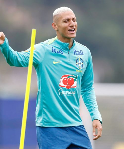 Richarlison pode retornar ao Vasco após negociação mal-sucedida na Inglaterra. Confira os detalhes!