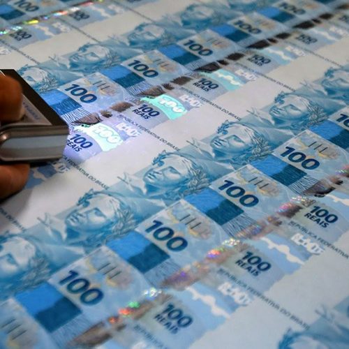 Economista alerta que austeridade excessiva gera alarmismo em relação à dívida pública