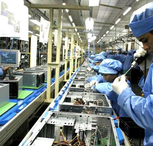 Indústria registra leve alta de 0,2% na produção em julho