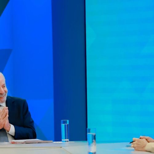 Flávio defende cortes, enquanto Lula promete aumento real para o salário mínimo