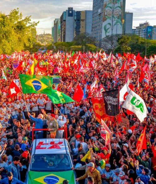 Lula conduz multidão em Porto Alegre com grito de ordem: “Ei, Flávio, revele seu sigilo!