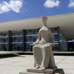 Débora do Batom permanece em prisão domiciliar, mas Moraes aprova regime semiaberto