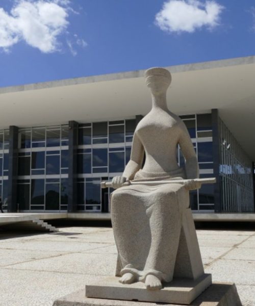 Débora do Batom permanece em prisão domiciliar, mas Moraes aprova regime semiaberto