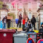 Jovens franceses protestam nas ruas contra medidas fiscais de Macron