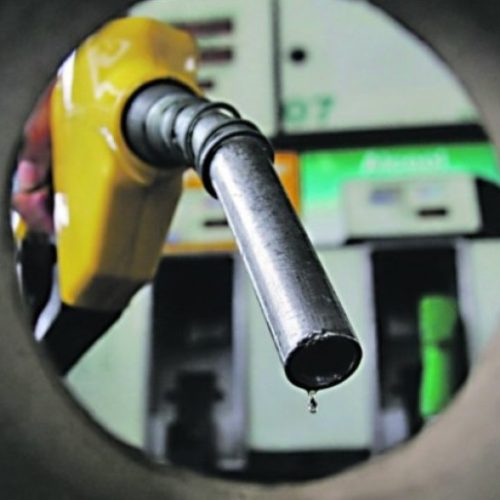 Governo Lula suspende impostos sobre a gasolina por um mês, possibilidade de extensão em análise