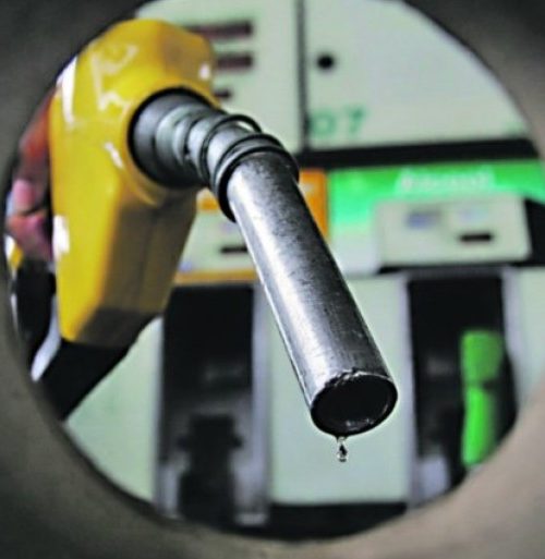 Governo Lula suspende impostos sobre a gasolina por um mês, possibilidade de extensão em análise